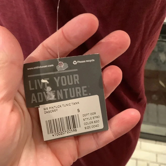 #175 NWT Eddie Bauer Cranberry Pleated Front Top Size Small - Picture 4 of 8